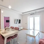Domenica דירה