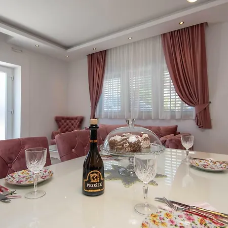 Domenica Διαμέρισμα *